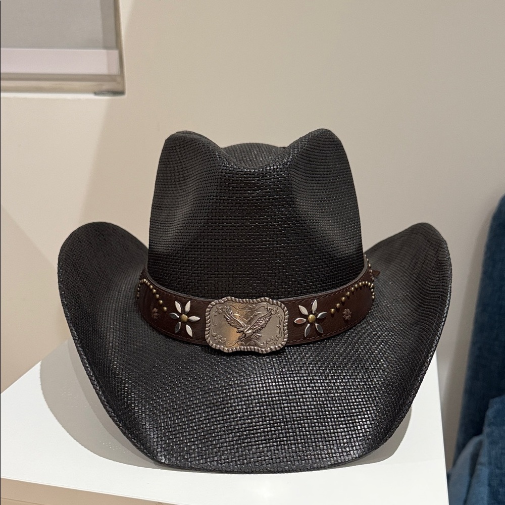 Black straw cowboy hat